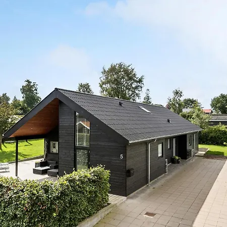 בית נופש Cozy In With Sauna Hejls